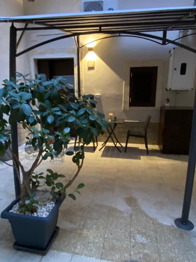 Il Cortiletto28 Rooms & House Сиракузы Экстерьер фото