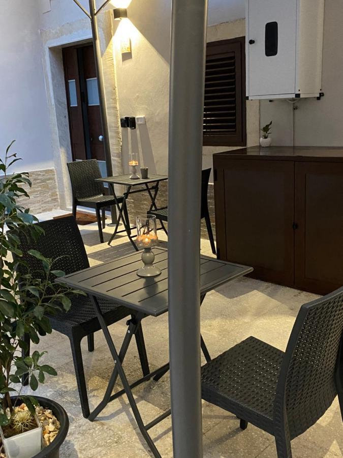 Il Cortiletto28 Rooms & House Сиракузы Экстерьер фото